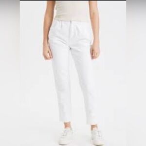 American Eagle| White | HighWaisted | Pleated | Mom |Denim| Jean | Size 4 X Long